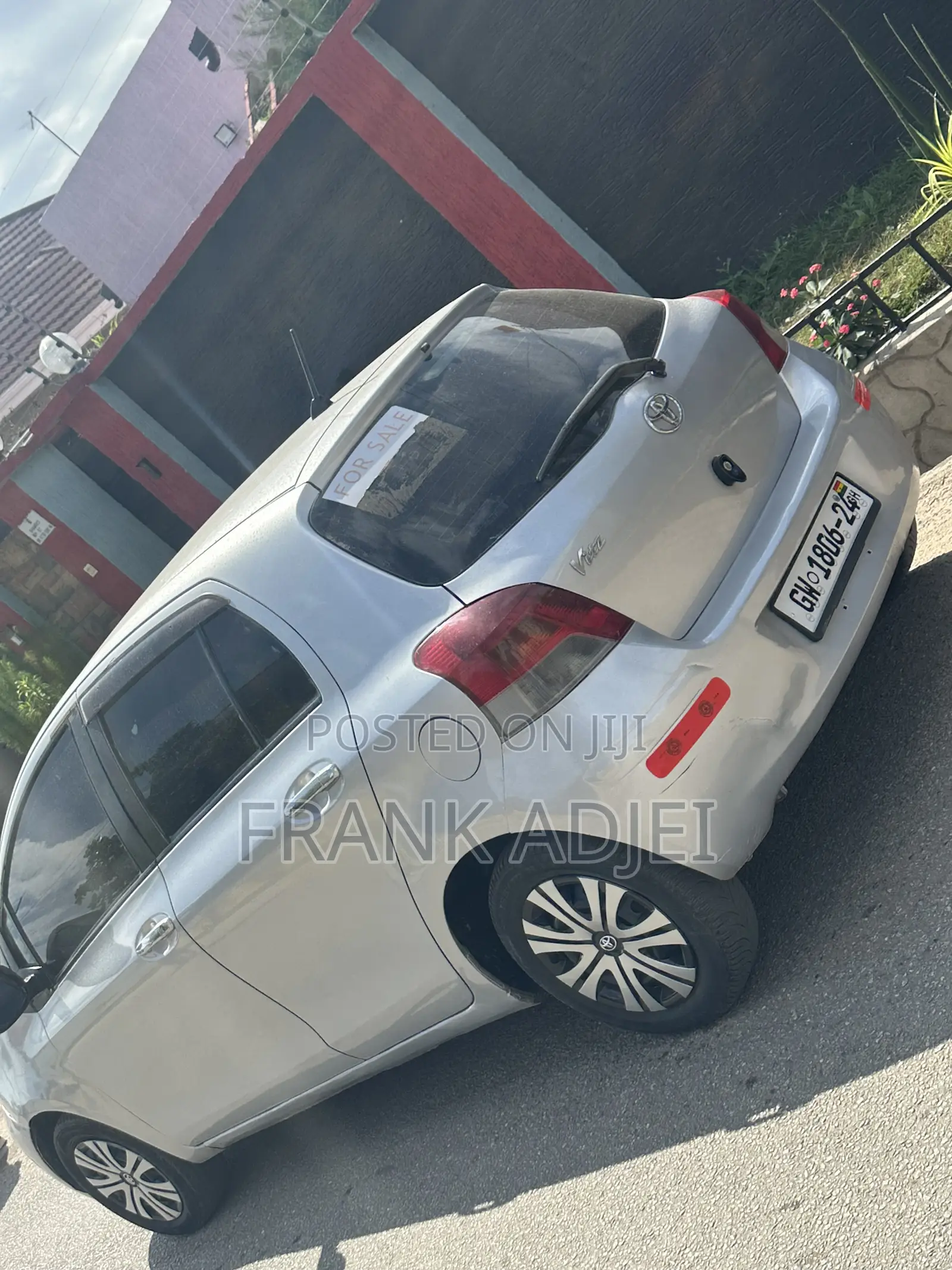 Toyota Vitz 2010 Silver