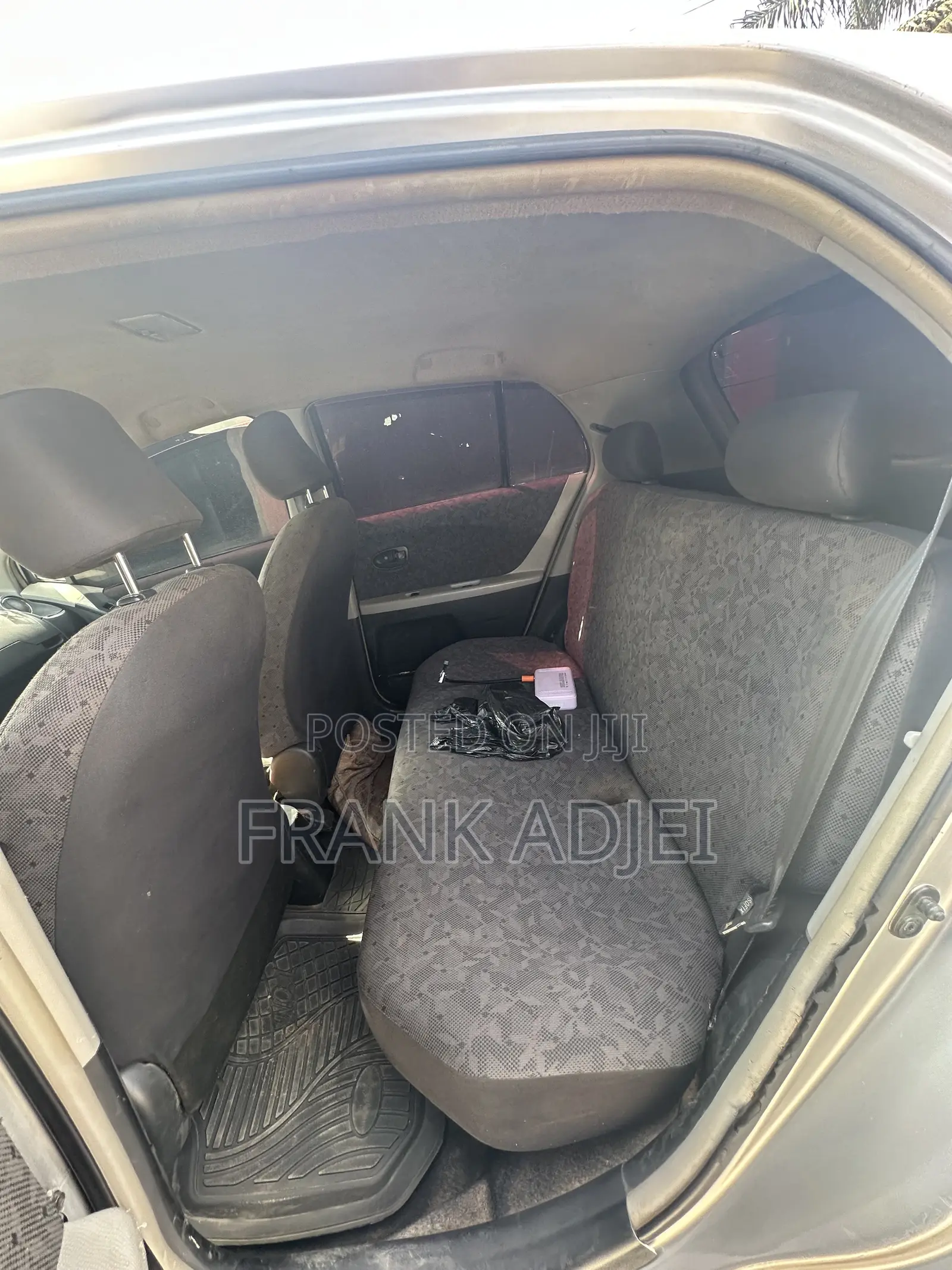 Toyota Vitz 2010 Silver