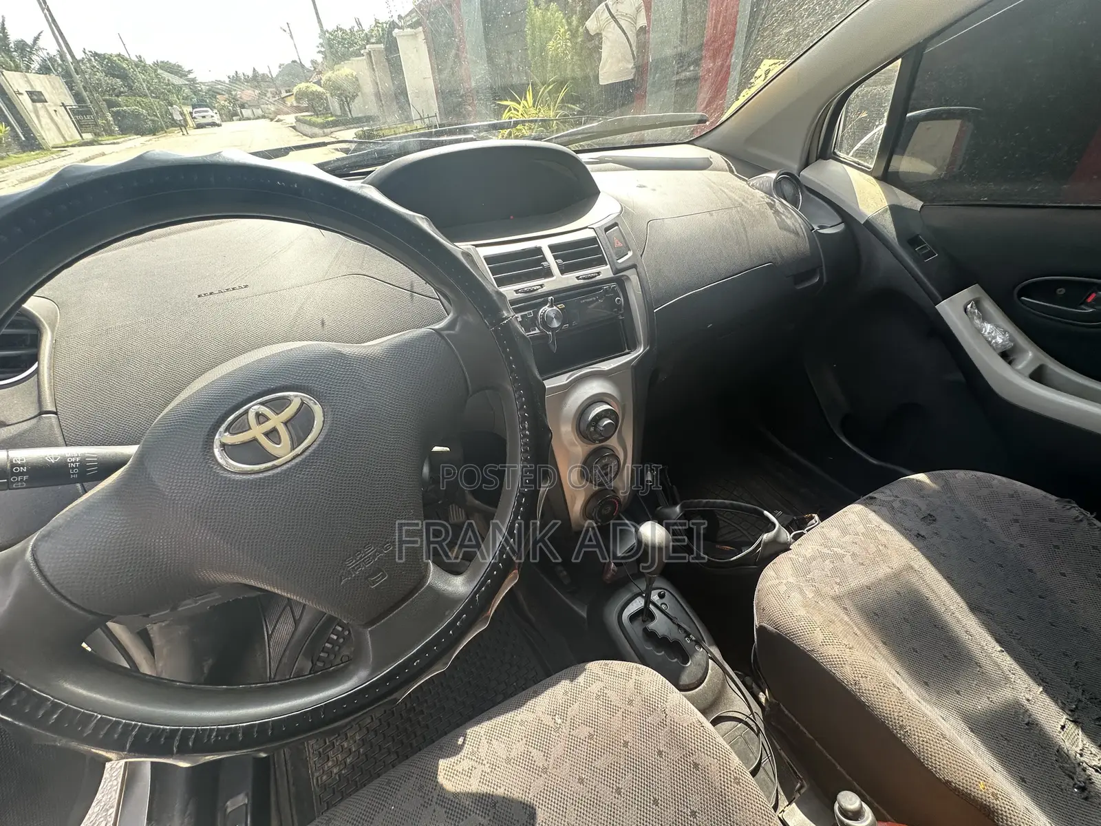 Toyota Vitz 2010 Silver