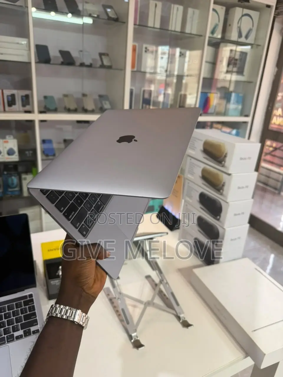 Laptop Apple MacBook Pro 2022 M2 8GB Apple M2 HDD 256GB