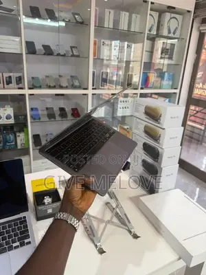 Laptop Apple MacBook Pro 2022 M2 8GB Apple M2 HDD 256GB