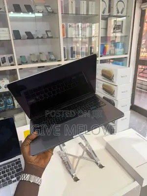 Laptop Apple MacBook Pro 2022 M2 8GB Apple M2 HDD 256GB