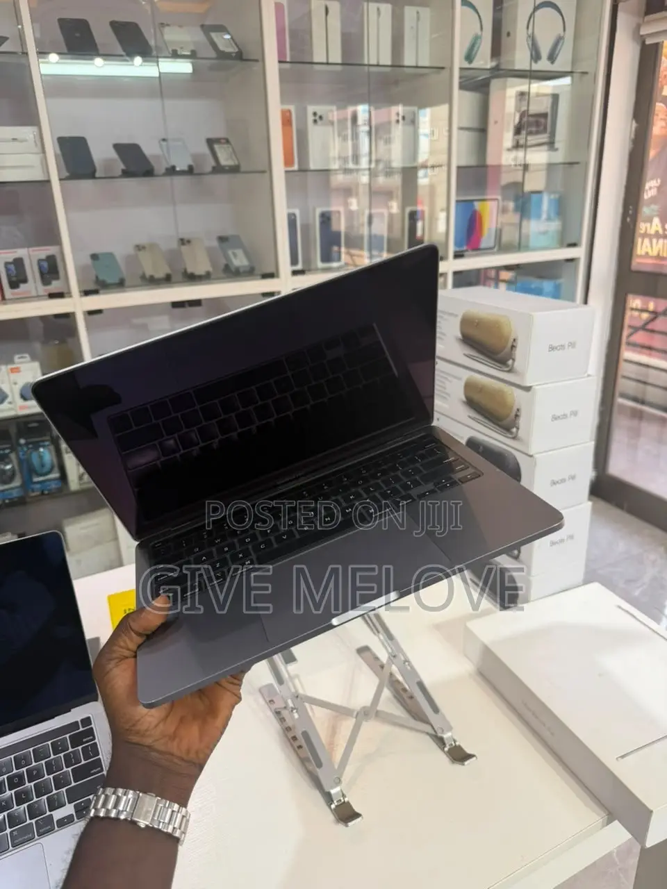 Laptop Apple MacBook Pro 2022 M2 8GB Apple M2 HDD 256GB