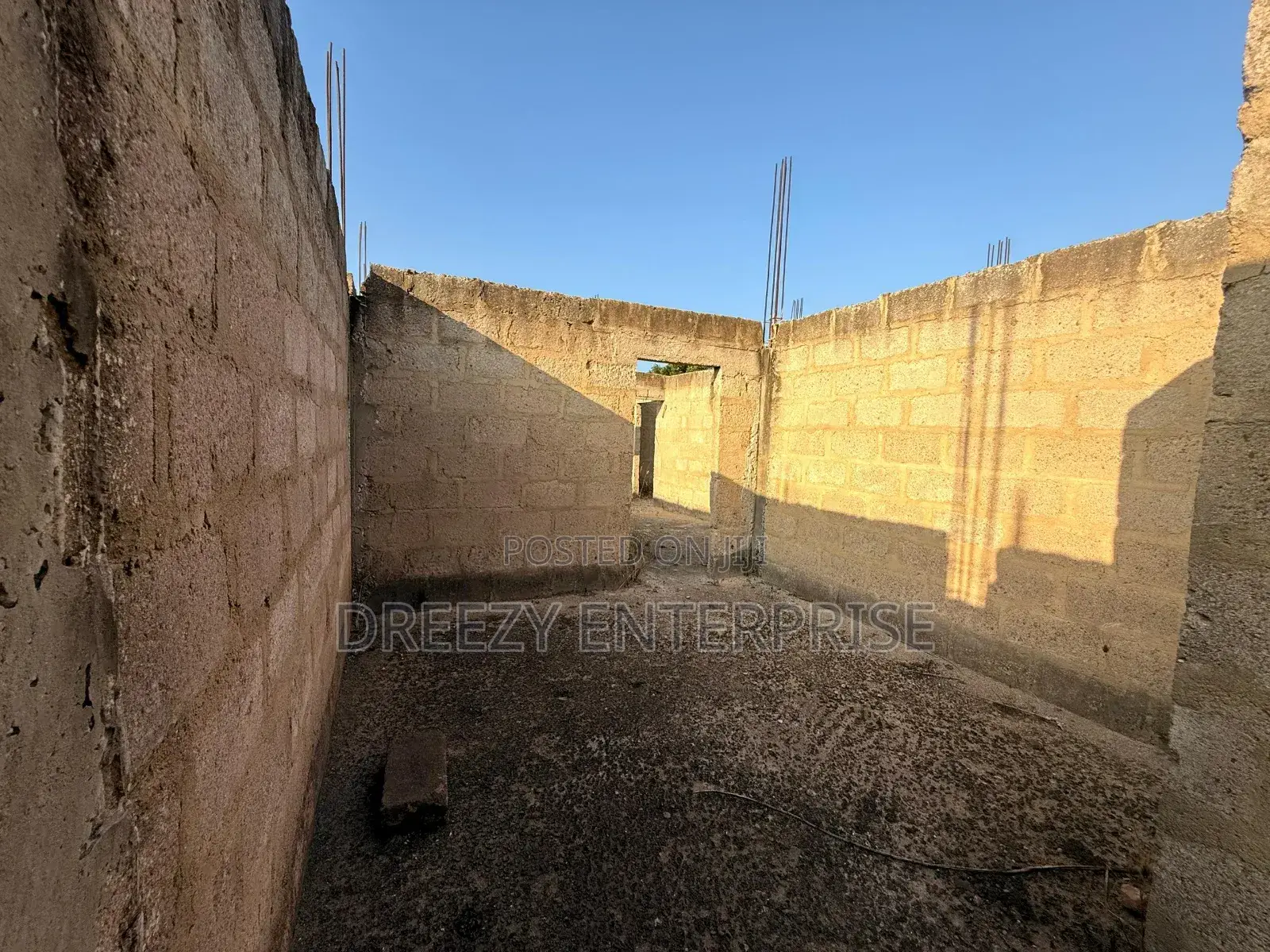 6bdrm Apartment in Gomoa East for sale