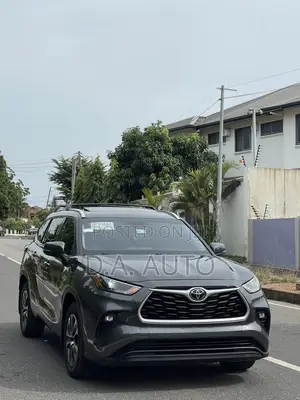 Toyota Highlander XLE 2022 Gray