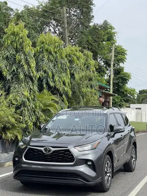 Toyota Highlander XLE 2022 Gray