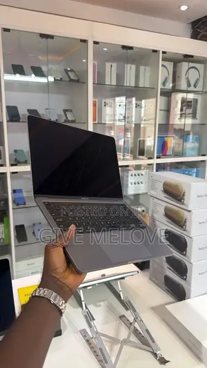 Laptop Apple MacBook Pro 2022 M2 8GB Apple M2 HDD 256GB