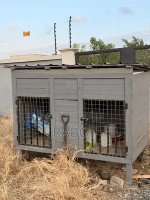 Double Wooden Pallet Dog Cage