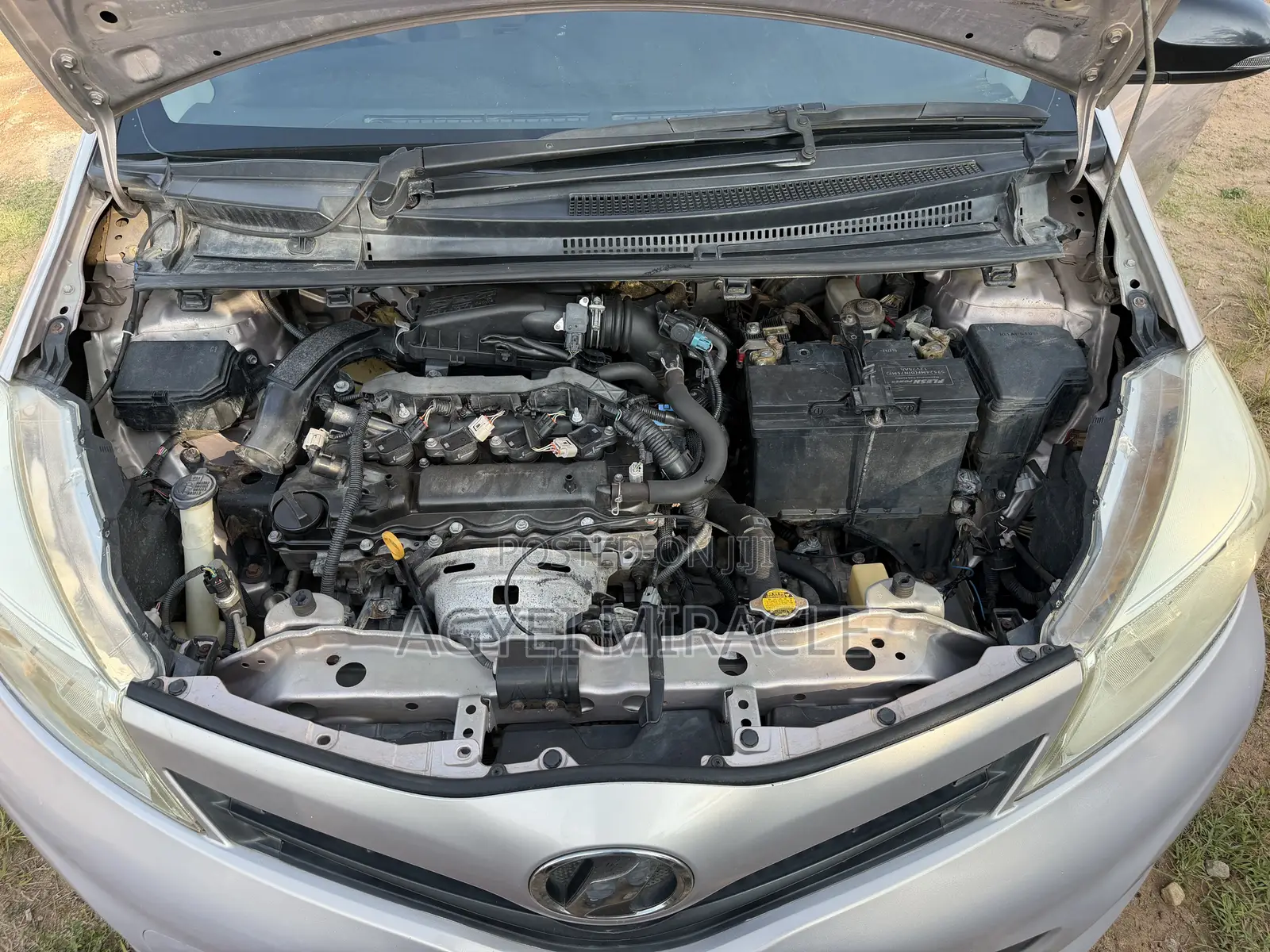 Toyota Vitz 2011 Silver