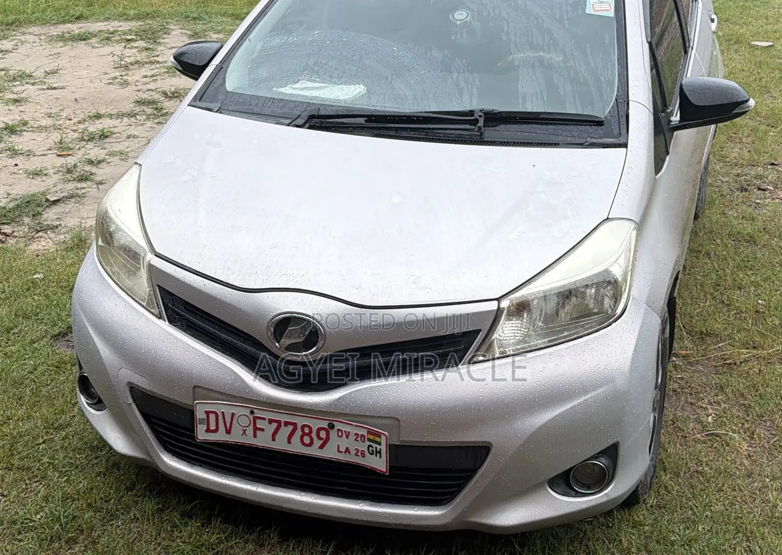 Toyota Vitz 2011 Silver