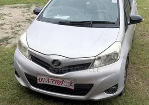 Toyota Vitz 2011 Silver