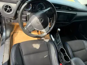 Toyota Corolla SE (1.8L 4cyl 6M) 2019 Gray