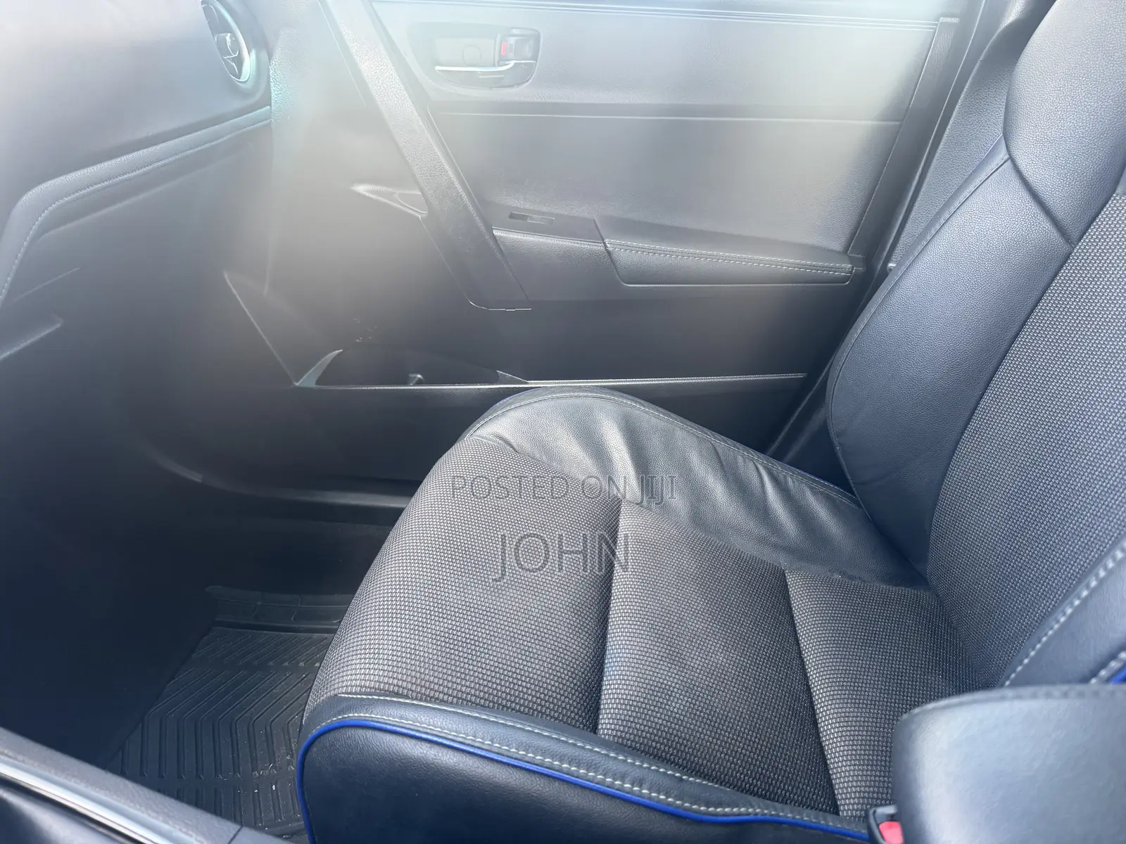 Toyota Corolla SE (1.8L 4cyl 6M) 2019 Gray