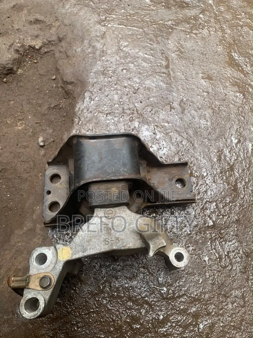 Nissan Rogue Engine Mount