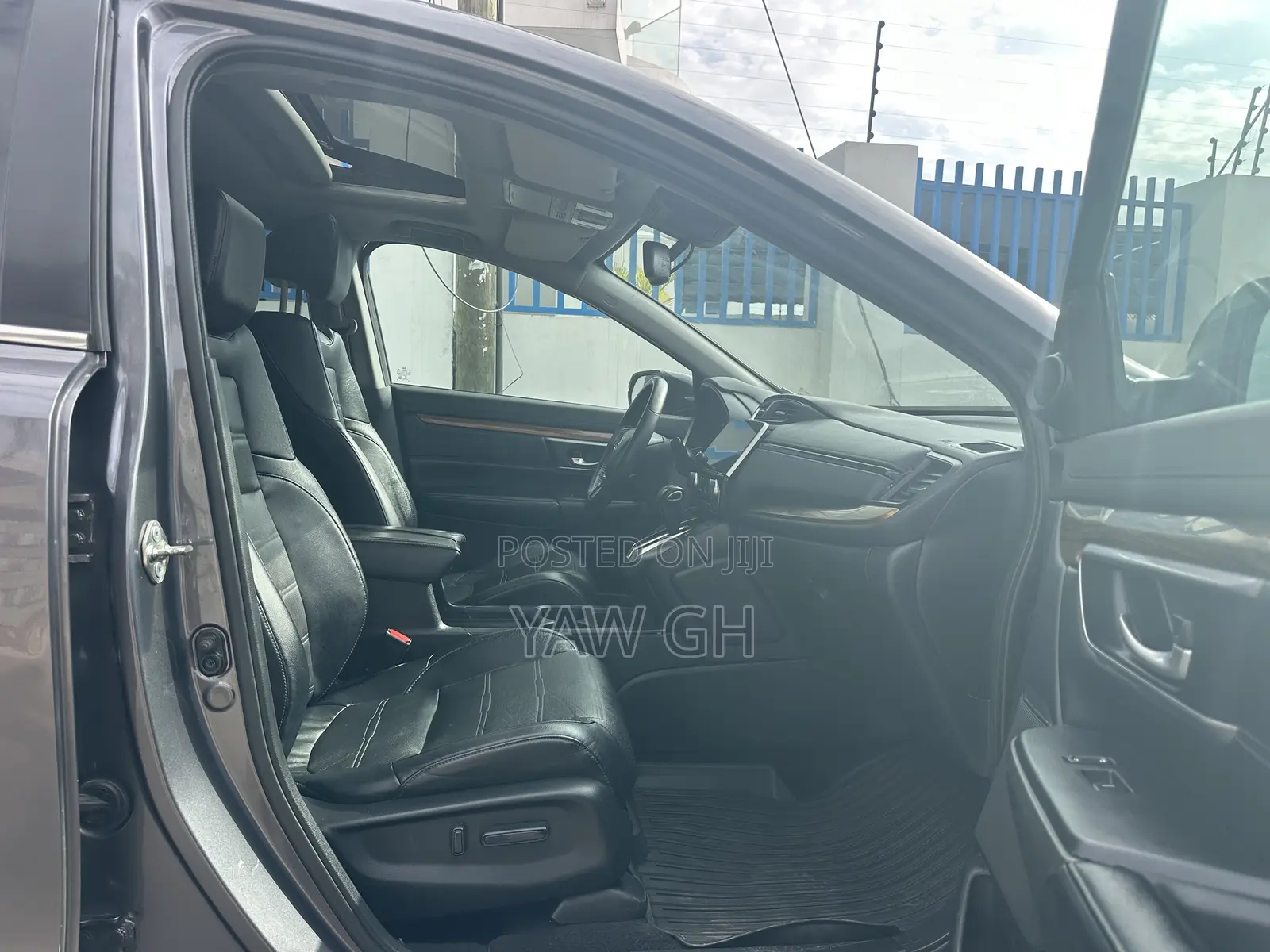 Honda CR-V Touring 4dr SUV AWD (1.5L 4cyl CVT) 2017 Gray