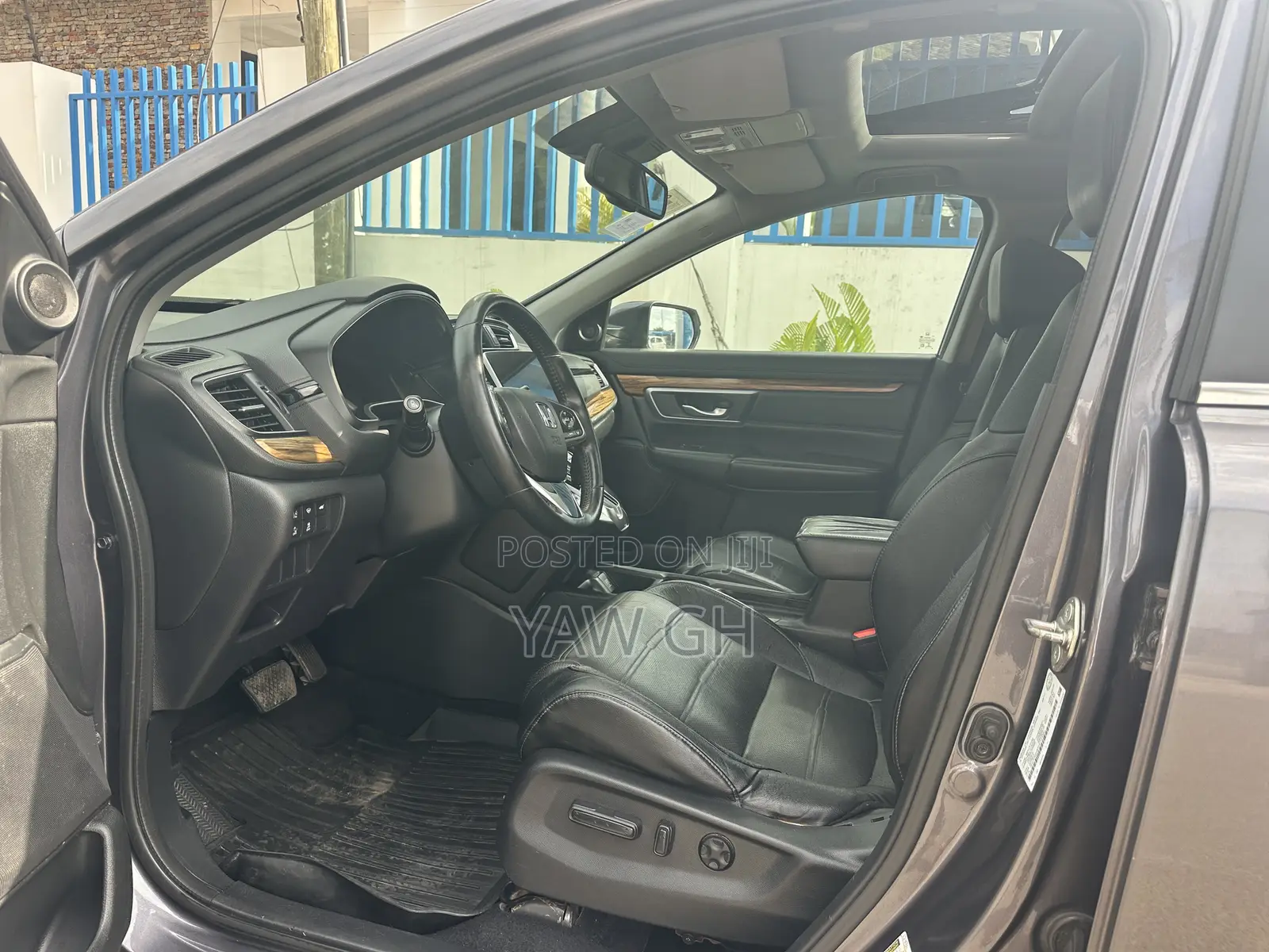 Honda CR-V Touring 4dr SUV AWD (1.5L 4cyl CVT) 2017 Gray