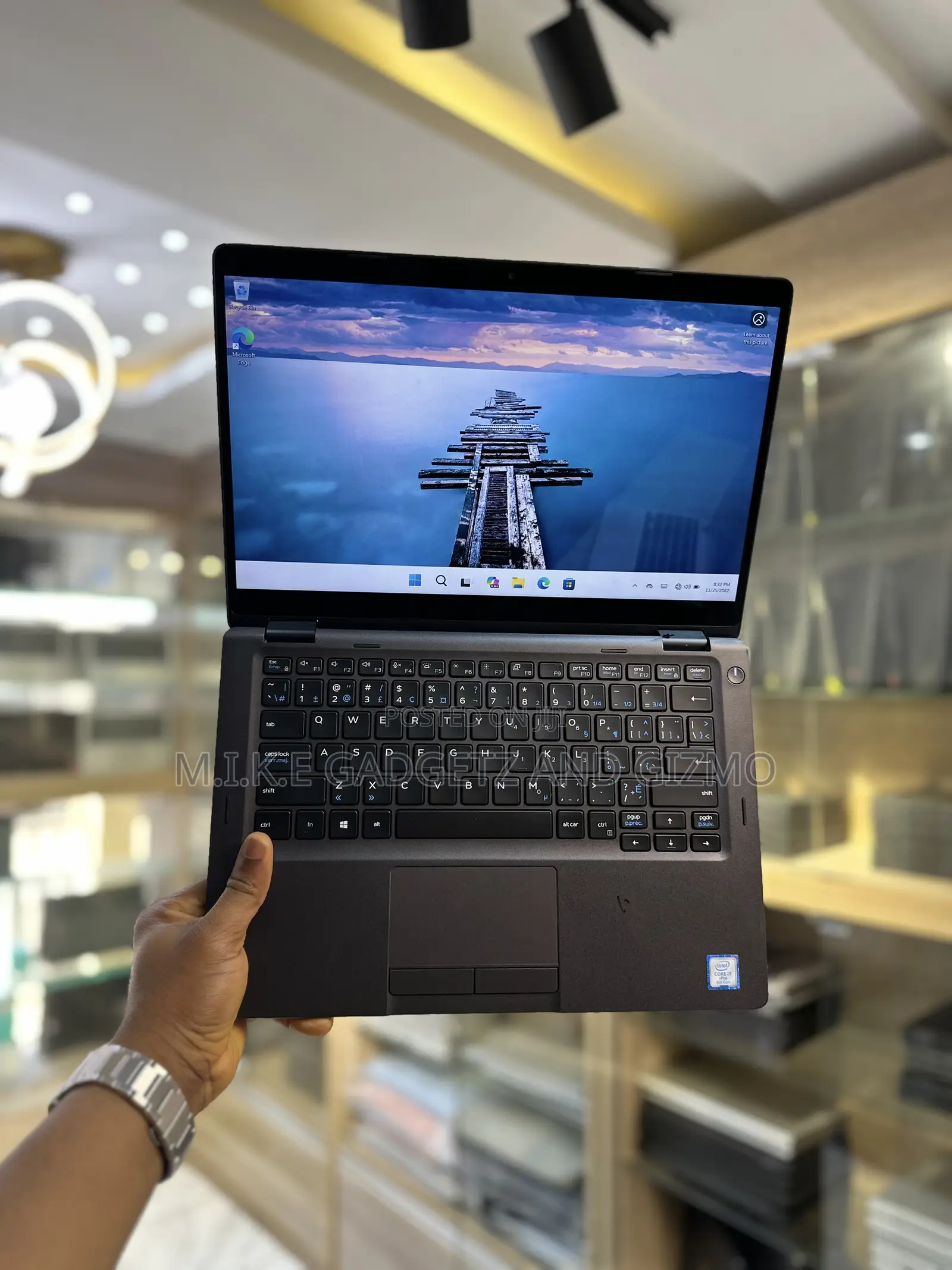 Laptop Dell Latitude 5300 2-in-1 8GB Intel Core i7 SSD 256GB