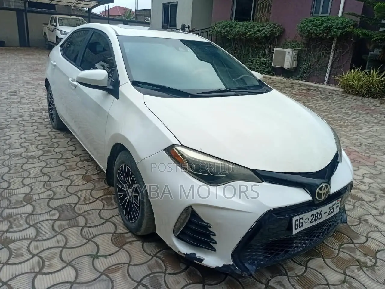 Toyota Corolla LE 4dr Sedan (1.8L 4cyl CVT) 2017 White