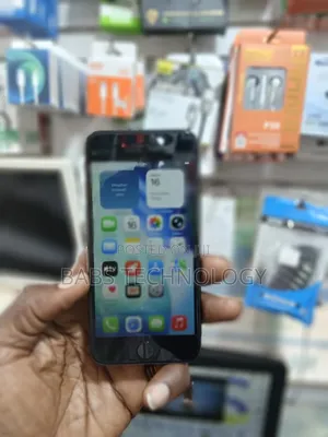 Apple iPhone SE (2020) 128 GB Black