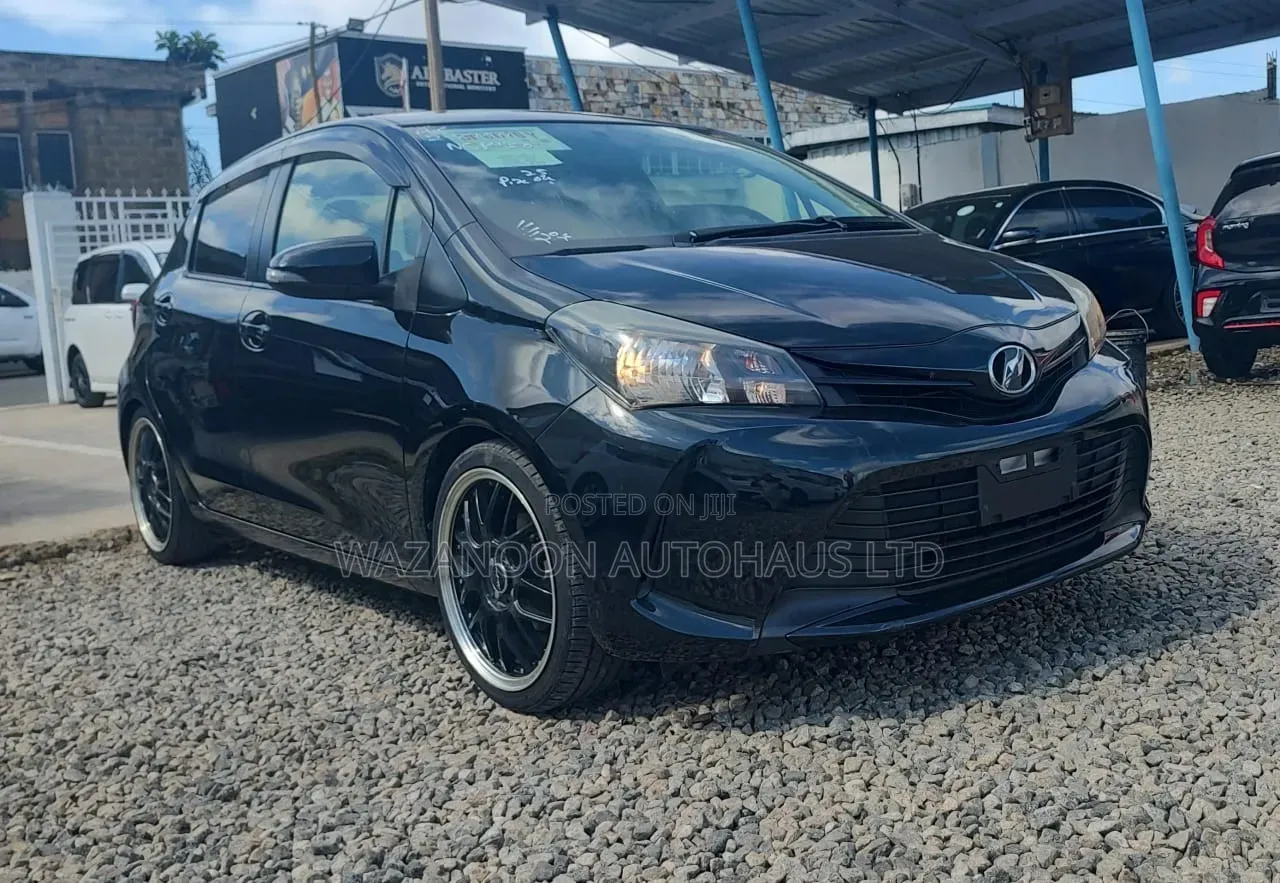 Toyota Vitz 1.3 FWD 5dr 2014 Black