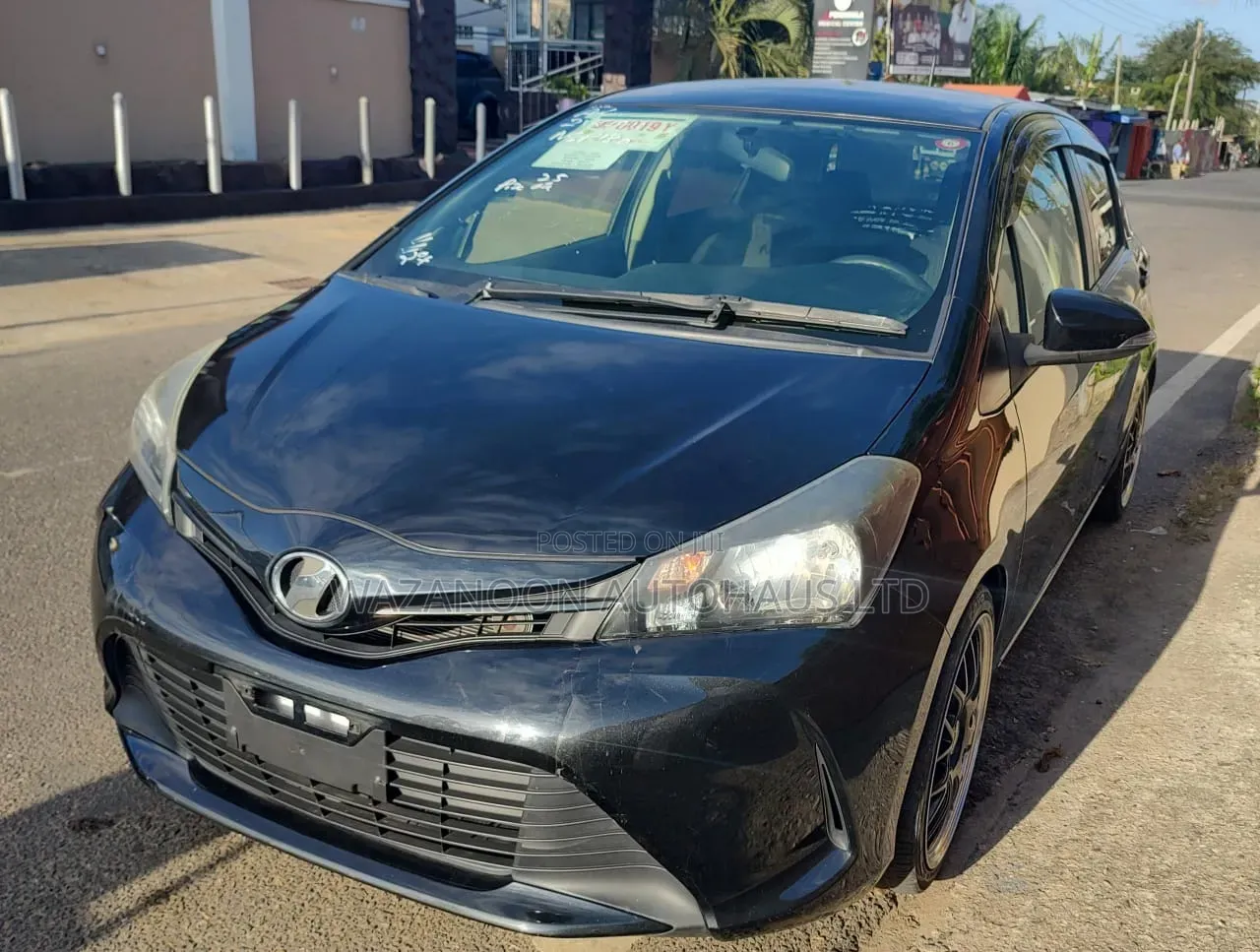 Toyota Vitz 1.3 FWD 5dr 2014 Black