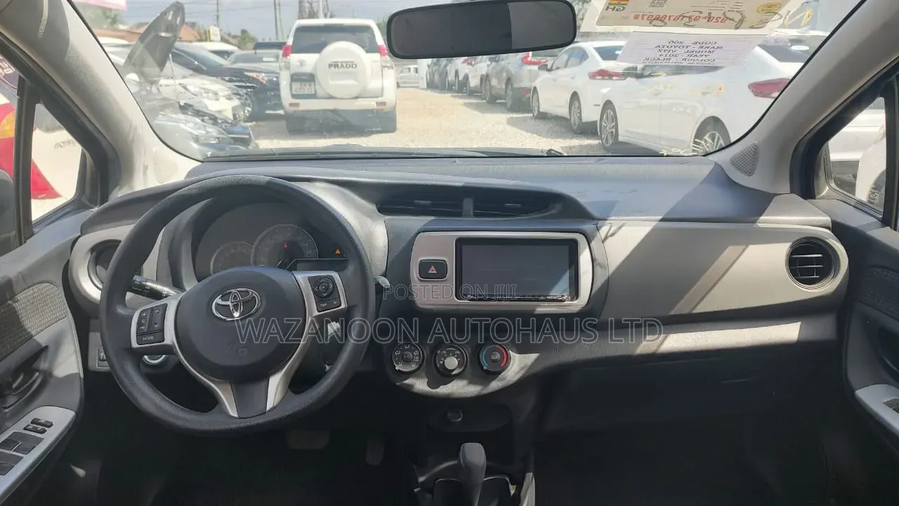 Toyota Vitz 1.3 FWD 5dr 2014 Black