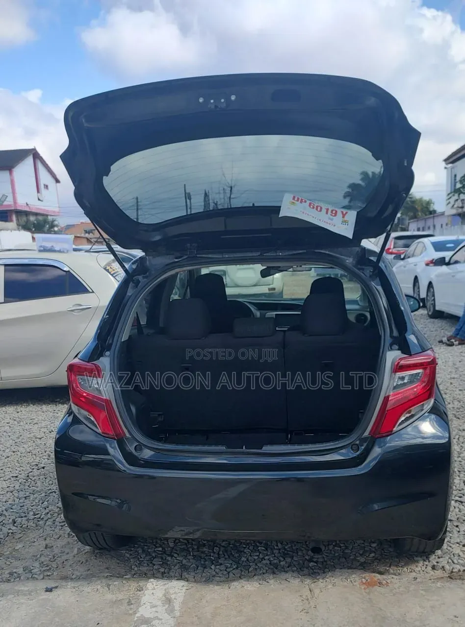 Toyota Vitz 1.3 FWD 5dr 2014 Black