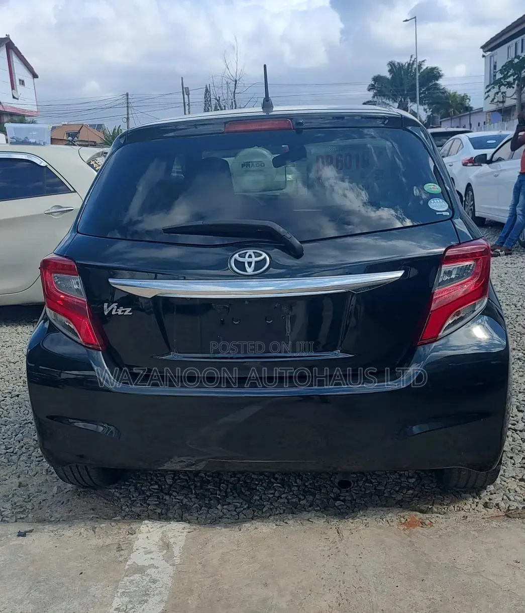 Toyota Vitz 1.3 FWD 5dr 2014 Black
