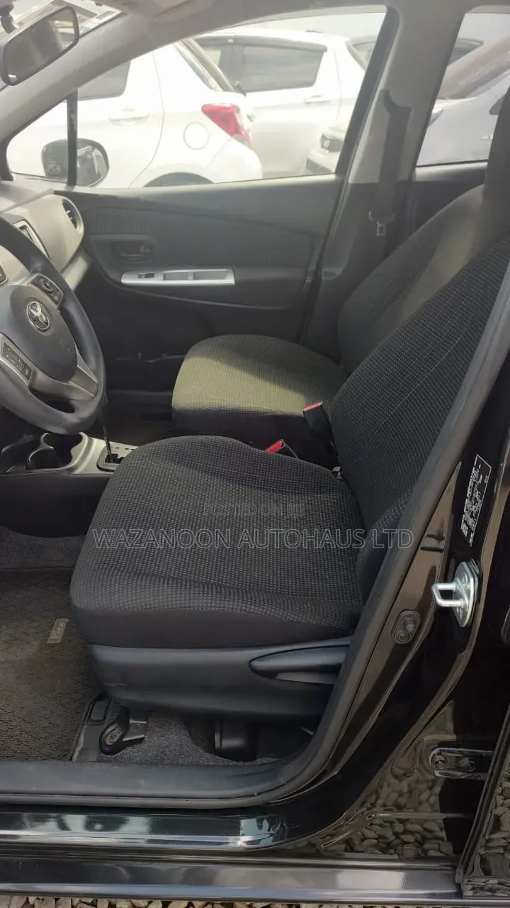 Toyota Vitz 1.3 FWD 5dr 2014 Black