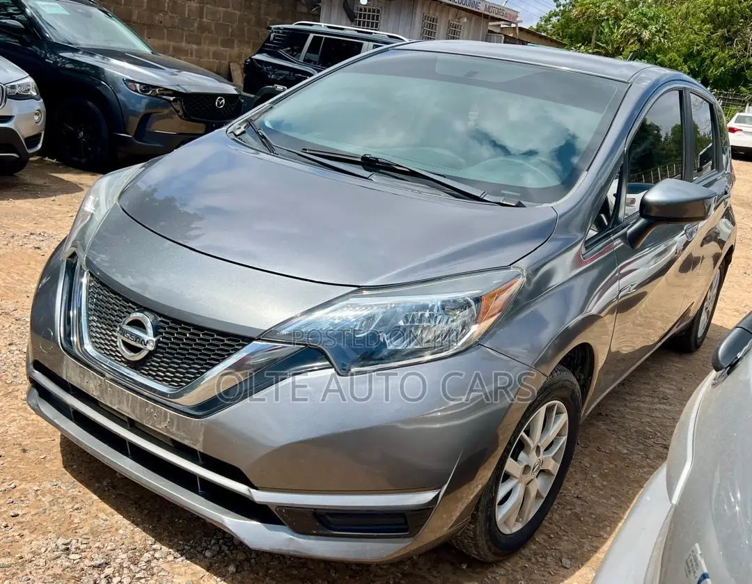 Nissan Versa 1.6 SV 2019 Gray