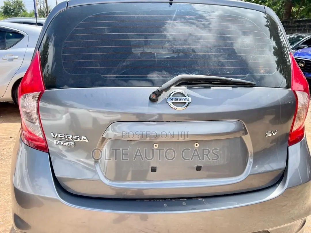 Nissan Versa 1.6 SV 2019 Gray