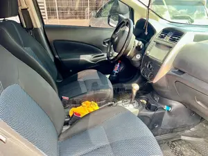 Nissan Versa 1.6 SV 2019 Gray
