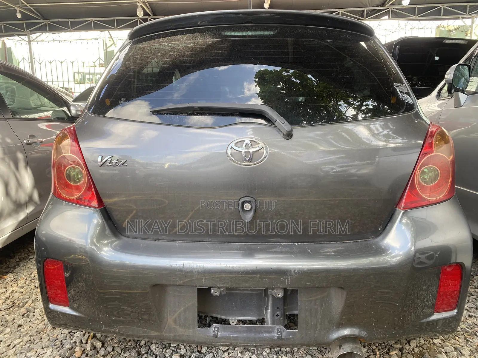 Toyota Vitz 1.3 FWD 5dr 2011 Gray