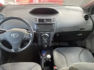 Toyota Vitz 1.3 FWD 5dr 2011 Gray