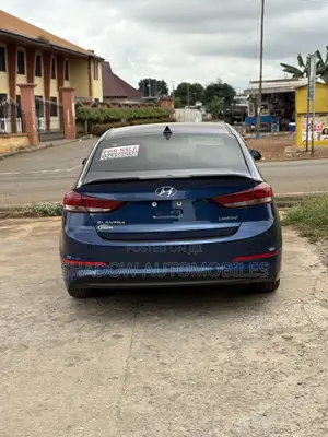 Hyundai Elantra Limited Sedan FWD (2.0L 4cyl 6A) 2017 Blue