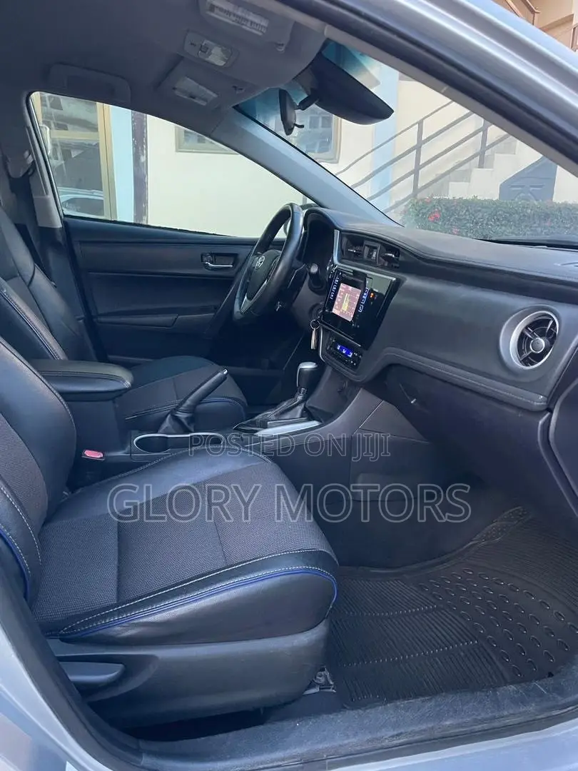 Toyota Corolla SE 4dr Sedan (1.8L 4cyl CVT) 2017 Silver