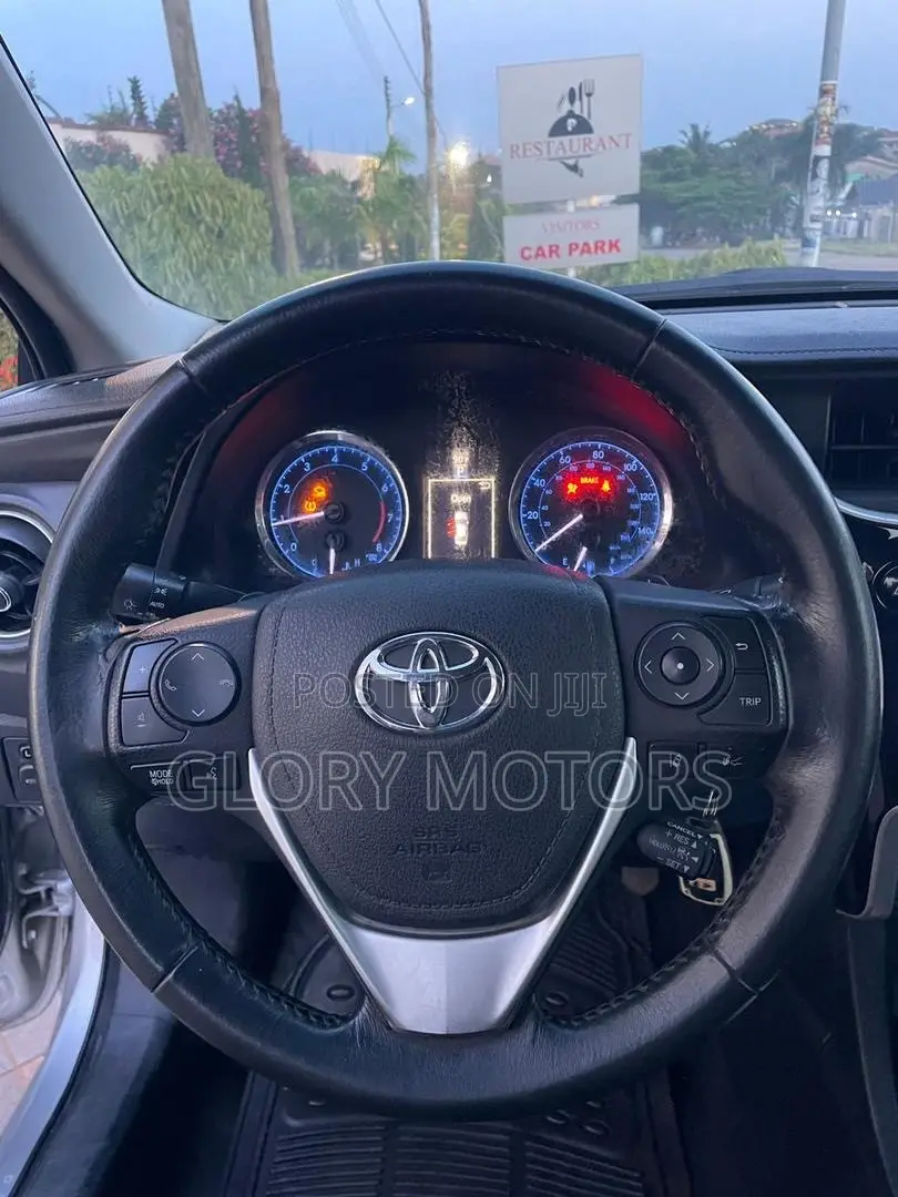 Toyota Corolla SE 4dr Sedan (1.8L 4cyl CVT) 2017 Silver
