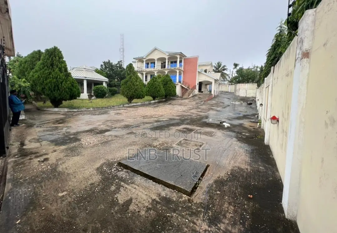 7bdrm Duplex in Mccarthy Hill for sale