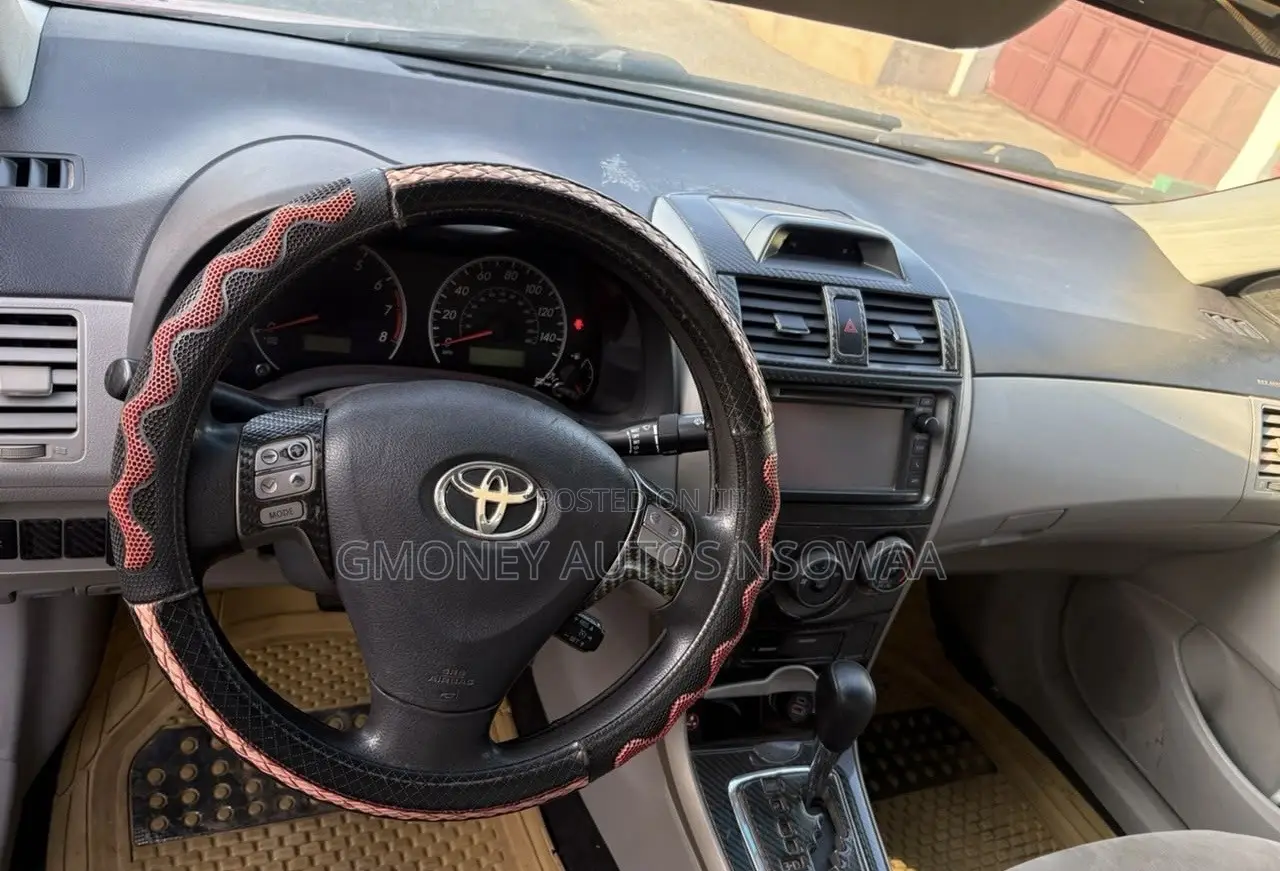 Toyota Corolla L 4dr Sedan (1.8L 4cyl 5M) 2013 Red