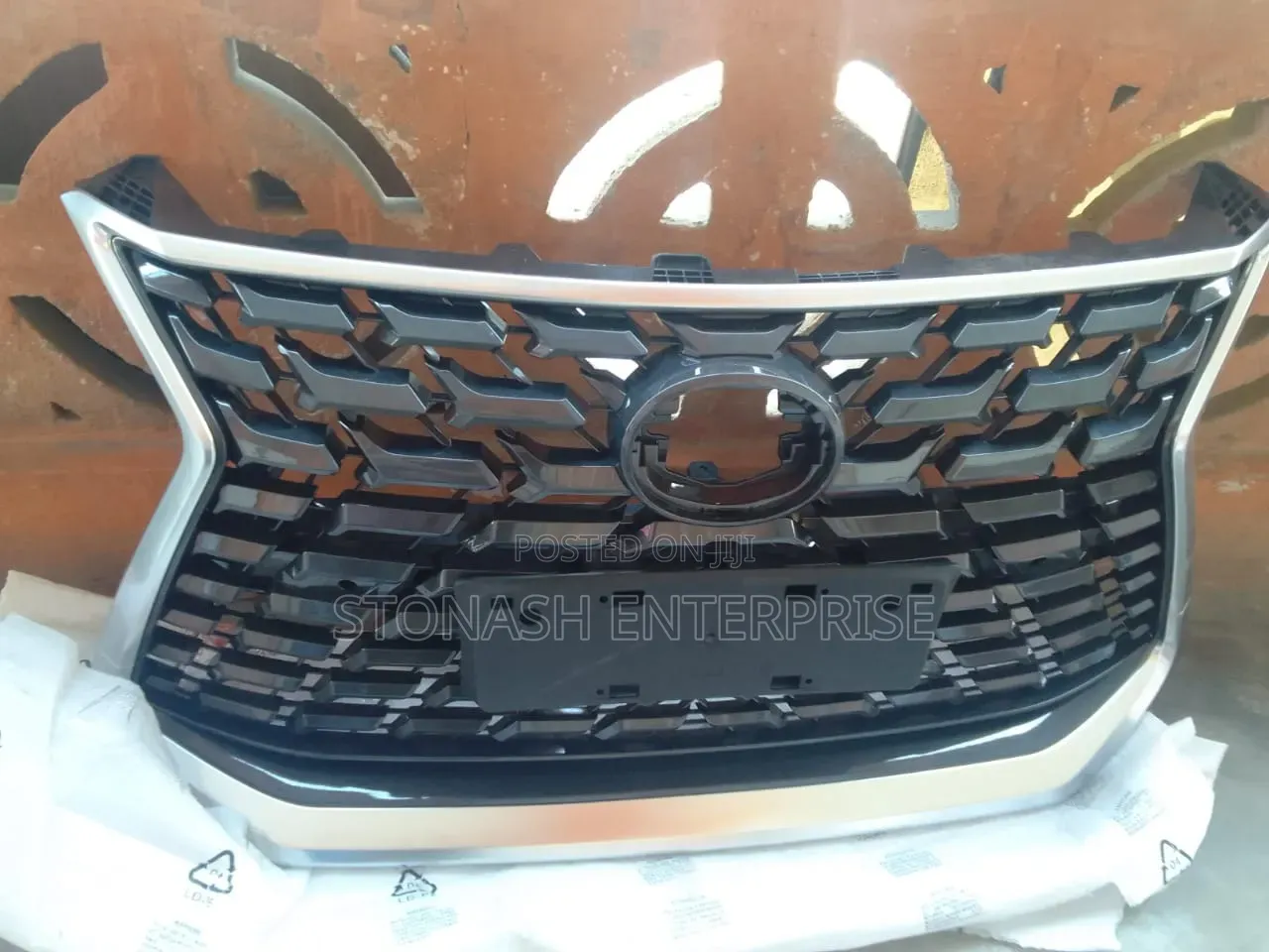 Lexus 570 2018 Grille Sports