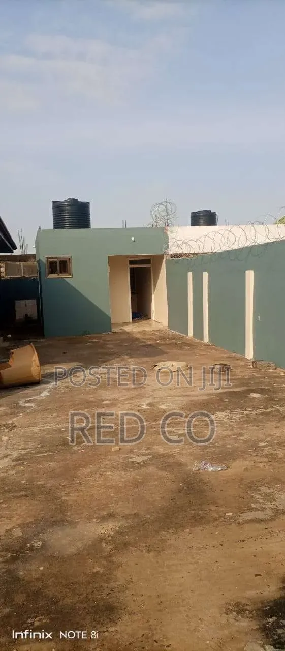 3bdrm House in School Junction for rent