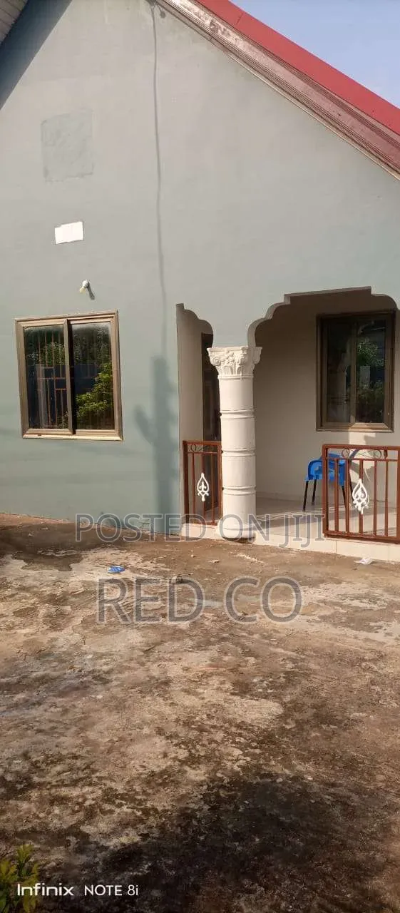 3bdrm House in School Junction for rent
