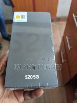 New Samsung Galaxy S20 128 GB Blue