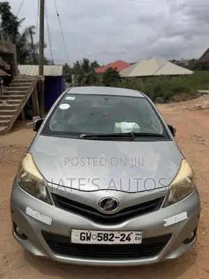 Toyota Vitz 1.3 AWD 5dr 2012 Gray