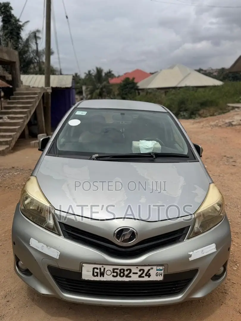 Toyota Vitz 1.3 AWD 5dr 2012 Gray