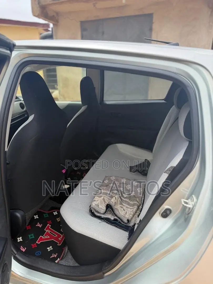 Toyota Vitz 1.3 AWD 5dr 2012 Gray