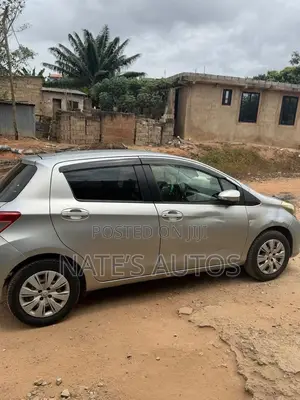 Toyota Vitz 1.3 AWD 5dr 2012 Gray