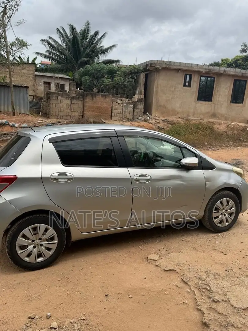 Toyota Vitz 1.3 AWD 5dr 2012 Gray