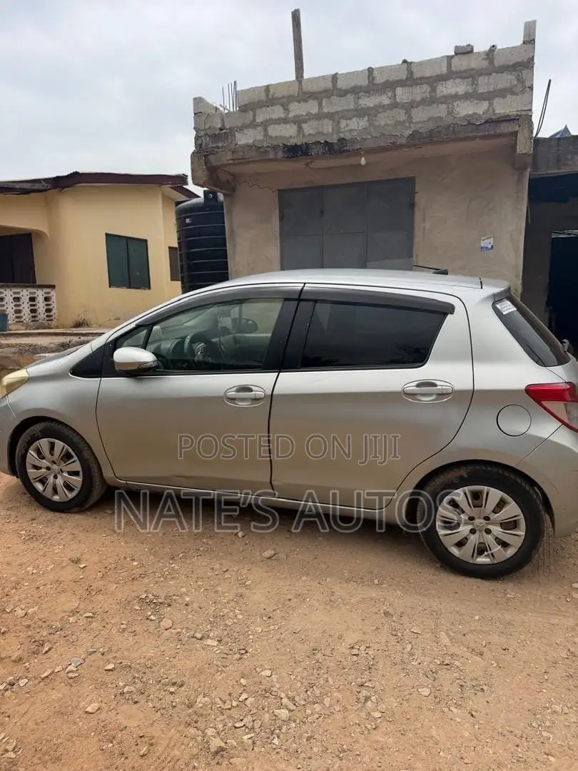 Toyota Vitz 1.3 AWD 5dr 2012 Gray