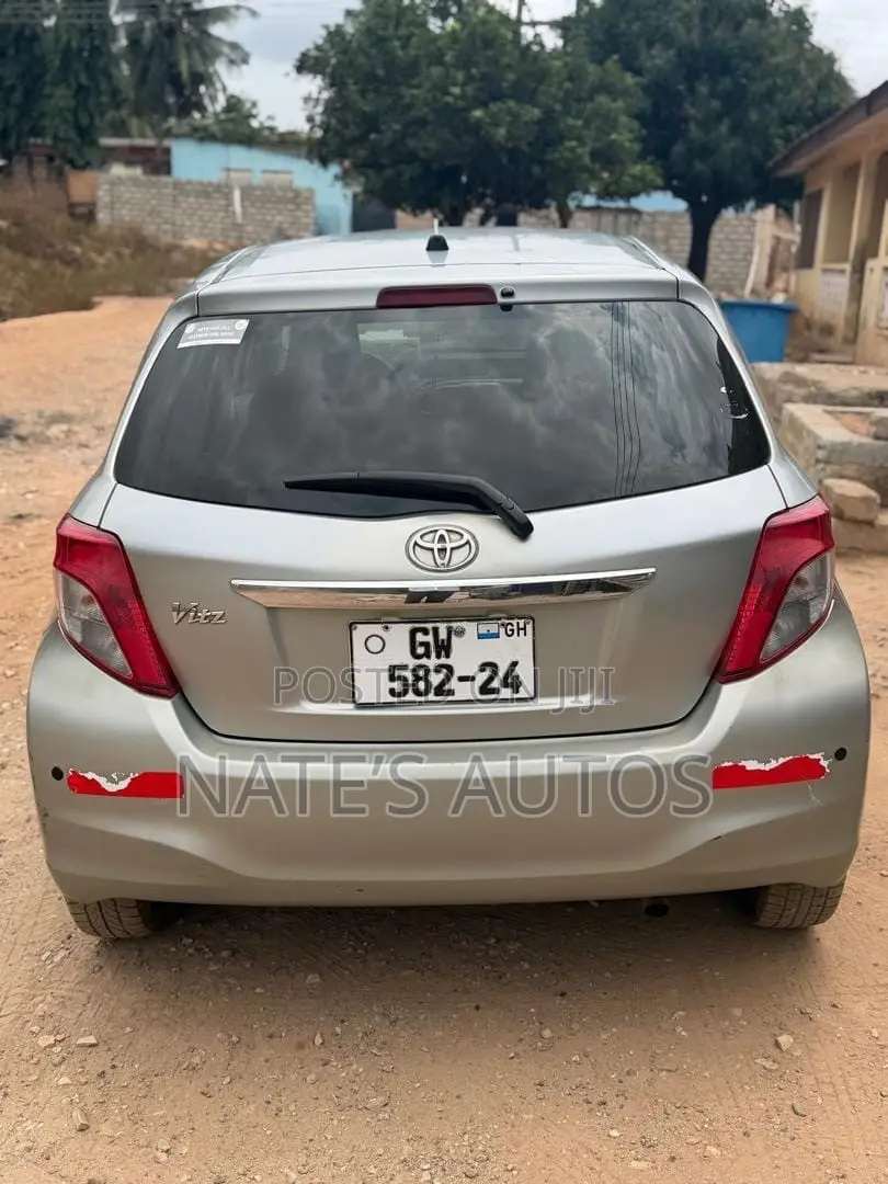 Toyota Vitz 1.3 AWD 5dr 2012 Gray